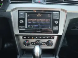 
										VOLKSWAGEN PASSAT full									