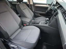 
										VOLKSWAGEN PASSAT full									