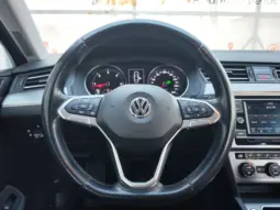 
										VOLKSWAGEN PASSAT full									