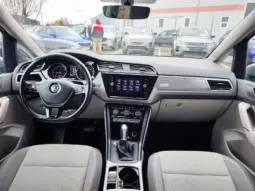 
										VOLKSWAGEN TOURAN full									