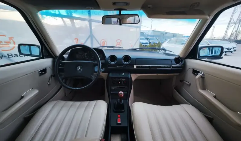 
								MERCEDES BENZ W123 full									