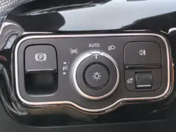 
										MERCEDES BENZ A 180 full									