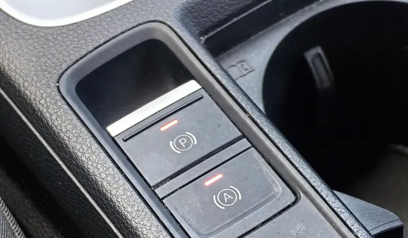
								AUDI Q3 full									