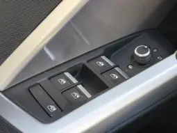 
										AUDI Q3 full									