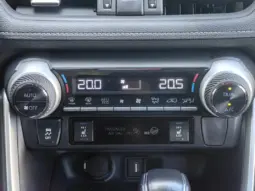 
										TOYOTA RAV 4 full									