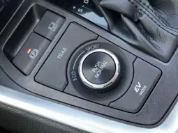 
										TOYOTA RAV 4 full									