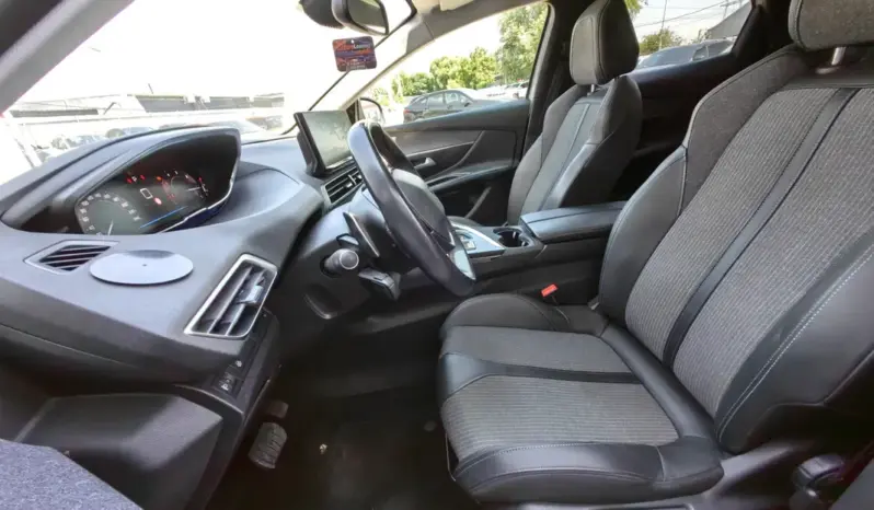 
								PEUGEOT 3008 full									