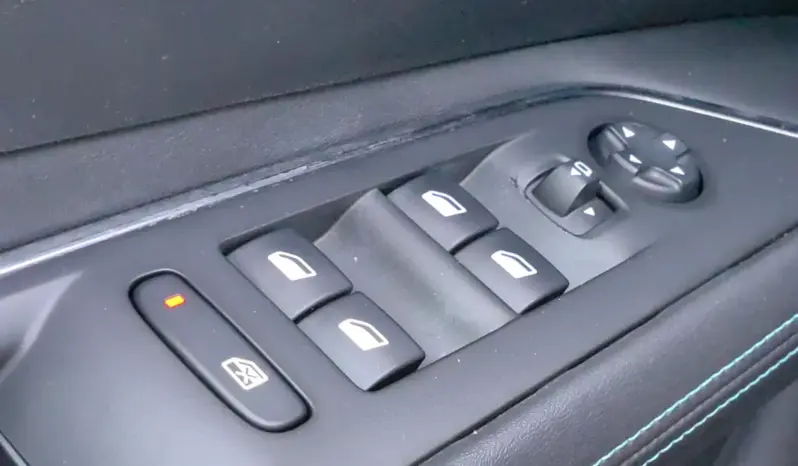 
								PEUGEOT 3008 full									
