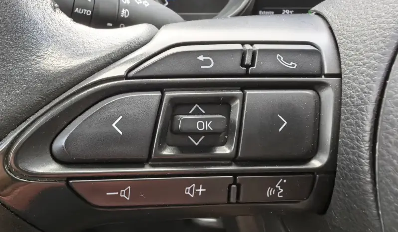 
								TOYOTA YARIS CROSS full									