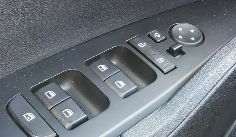 
								KIA SPORTAGE full									