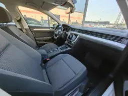 
										VOLKSWAGEN PASSAT full									