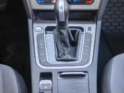 
										VOLKSWAGEN PASSAT full									